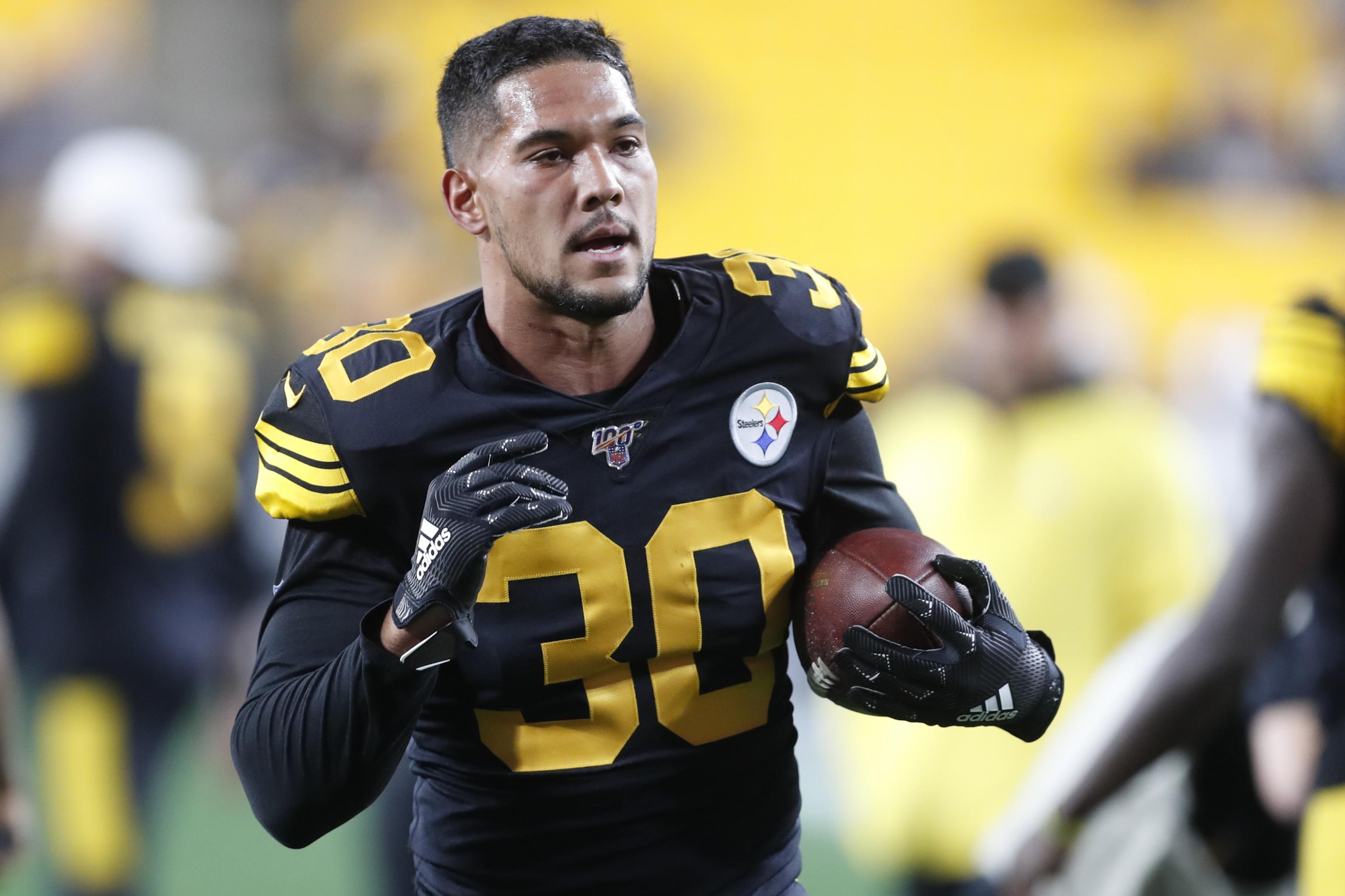 Steelers' James Conner gives trip to Super Bowl to military veteran