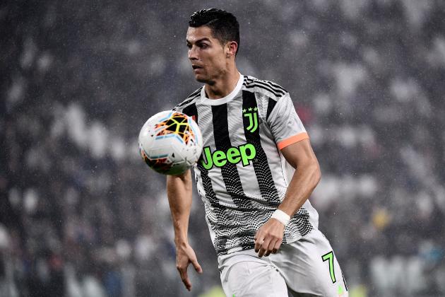 Juventus' Portuguese forward Cristiano Ronaldo controls the ball during the Italian Serie A football match between Juventus and Genoa on October 30, 2019 at the 'Allianz Stadium' in Turin. (Photo by MARCO BERTORELLO / AFP) (Photo by MARCO BERTORELLO/AFP via Getty Images)