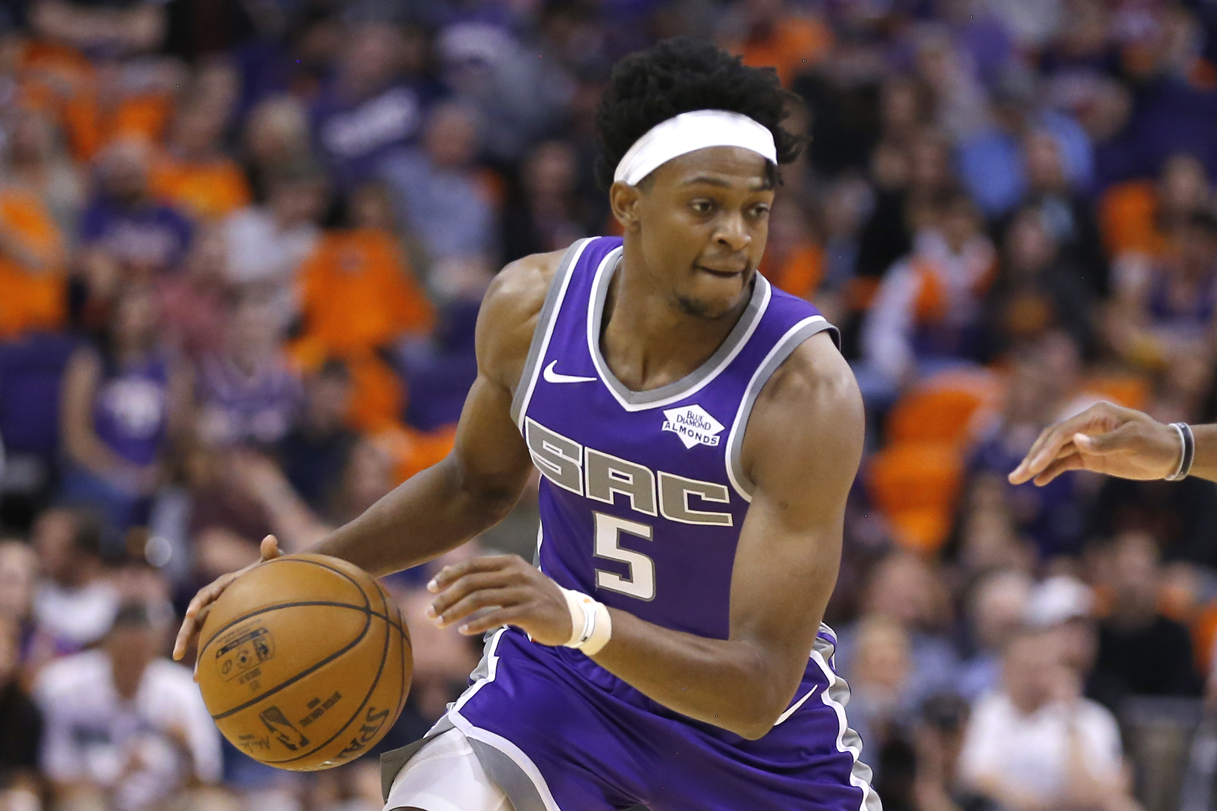 Report: Kings' De'Aaron Fox out 10-14 days due to protocols