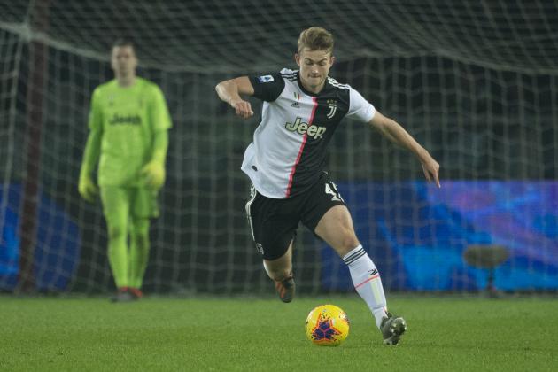 TURIN, ITALY - NOVEMBER 02: Matthijs de Ligt of Juventus FC runs with the ball during the Serie A match between Torino FC and Juventus at Stadio Olimpico di Torino on November 02, 2019 in Turin, Italy. (Photo by Stefano Guidi/Getty Images)
