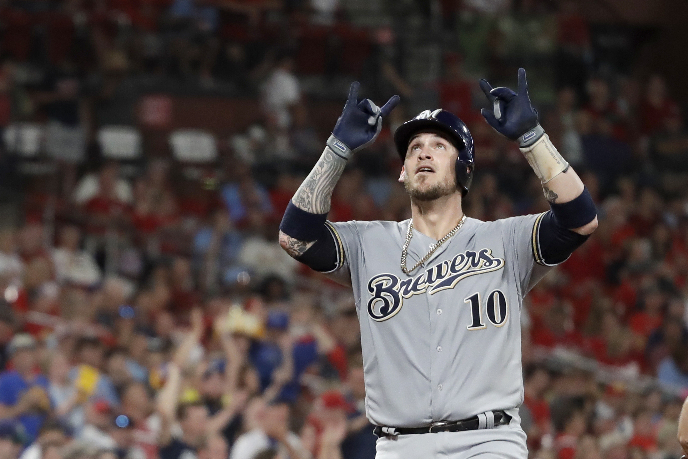 Yasmani Grandal signs with White Sox after big year with Brewers