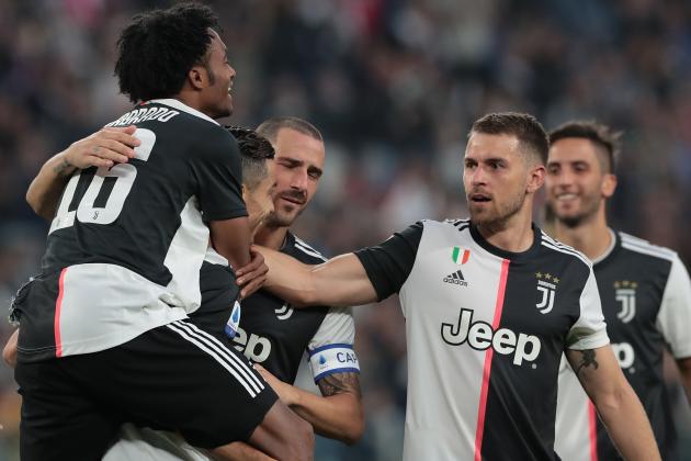 TURIN, ITALY - SEPTEMBER 21:  Cristiano Ronaldo of Juventus celebrates after scoring the second goal of his team with team-mates Juan Cuadrado and Aaron Ramsey (R) during the Serie A match between Juventus and Hellas Verona at Allianz Stadium on September 21, 2019 in Turin, Italy.  (Photo by Emilio Andreoli/Getty Images)