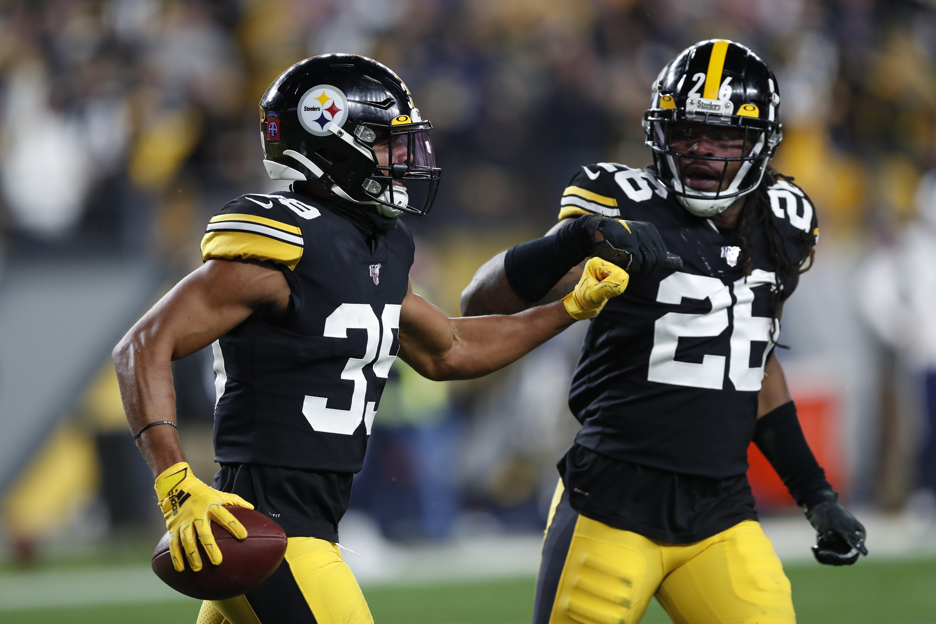 Steelers defense leads way in 17-12 win over Rams