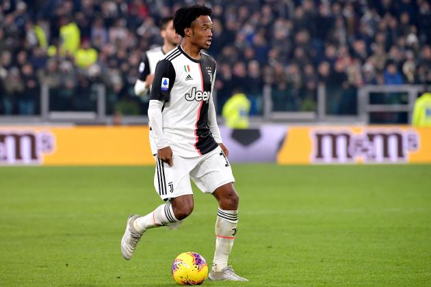 TURIN, ITALY - NOVEMBER 10: Juan Cuadrado of Juventus FC  during the Italian Serie A   match between Juventus v AC Milan at the Allianz Stadium on November 10, 2019 in Turin Italy (Photo by Mattia Ozbot/Soccrates/Getty Images)