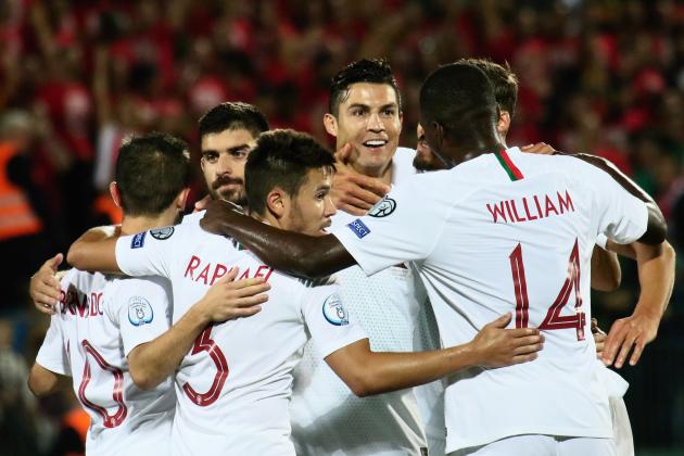 TOPSHOT - Portugal's forward Cristiano Ronaldo (C) celebrates with teammates after scoring during the UEFA Euro 2020 Group B qualification football match Lithuania v Portugal in Vilnius, Lithuania, on September 10, 2019. (Photo by Petras Malukas / AFP)        (Photo credit should read PETRAS MALUKAS/AFP via Getty Images)