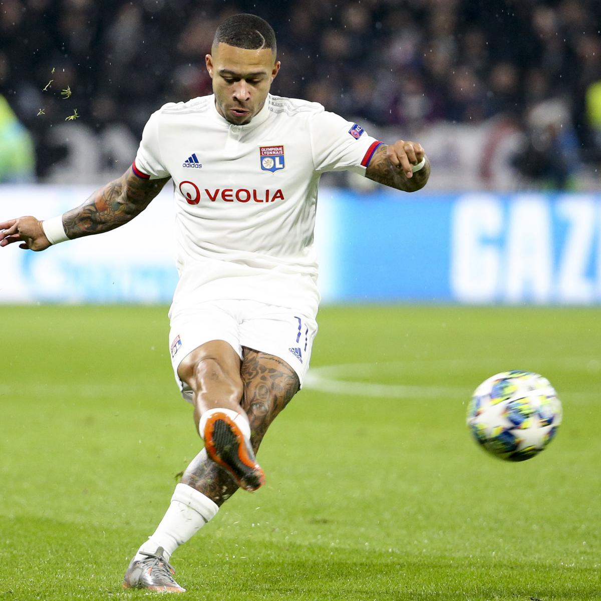 Memphis Depay and Lyon team-mates touch down in Manchester… and
