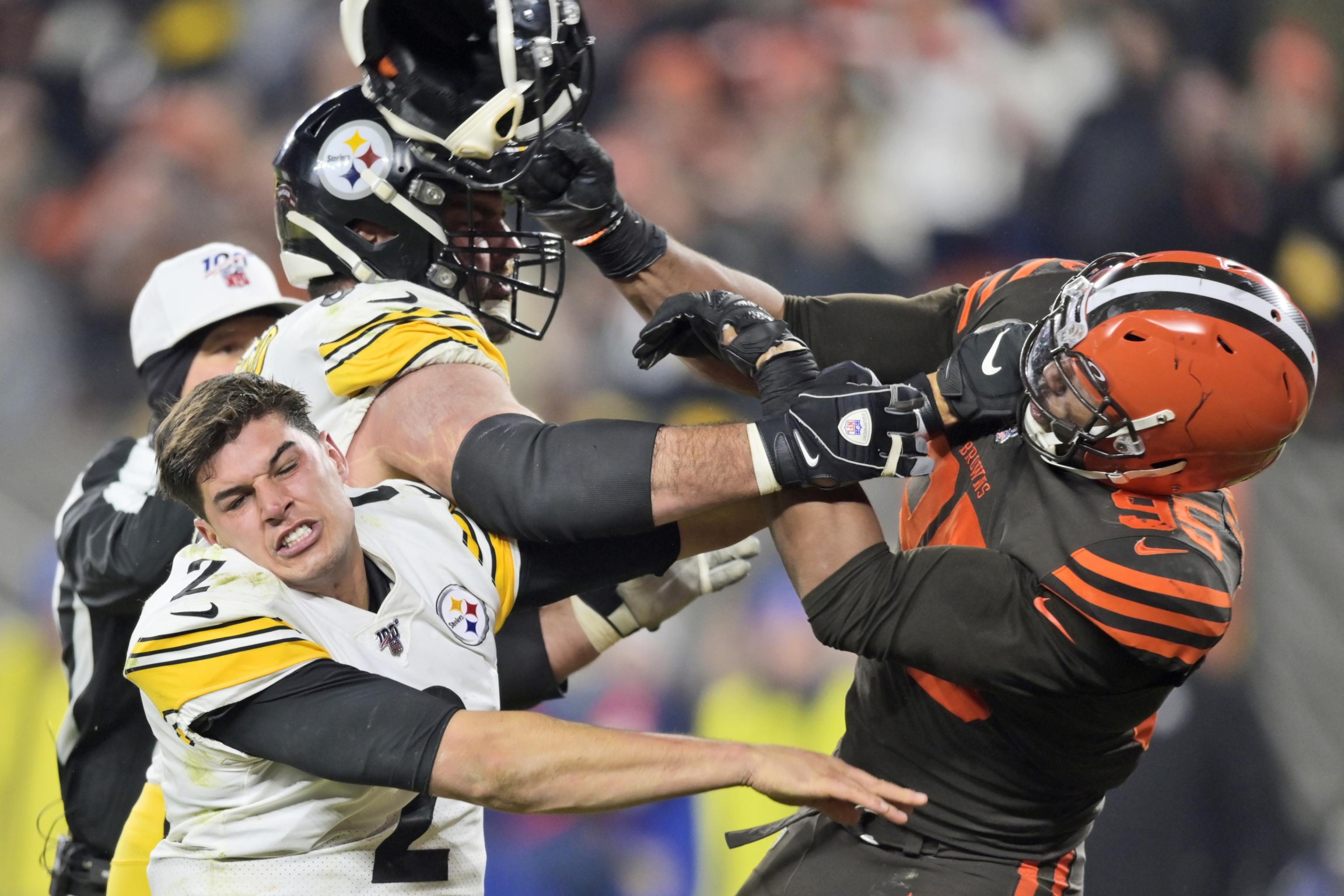 Steelers arrive to Browns game wearing 'Free Pouncey' shirts