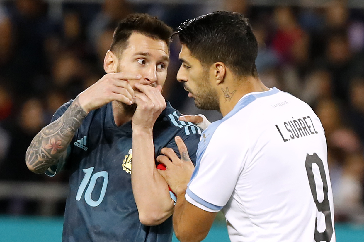 Lionel Messi sends Luiz Suarez an emotional message at his Nacional presentation (Video)