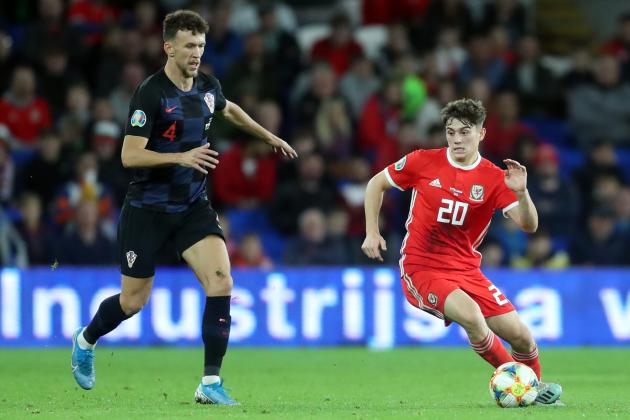 CARDIFF, WALES - OCTOBER 13: Ivan Perisic of Croatia competes with Daniel James of Wales during the UEFA Euro 2020 qualifier between Wales and Croatia at Cardiff City Stadium on October 13, 2019 in Cardiff, Wales. (Photo by Sanjin Strukic Pixsell/MB Media/Getty Images)