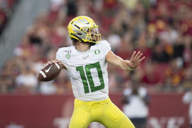 Oregon quarterback Justin Herbert in an NCAA college football game agianst Southern California Saturday, Nov. 2, 2019, in Los Angeles. (AP Photo/Kyusung Gong)