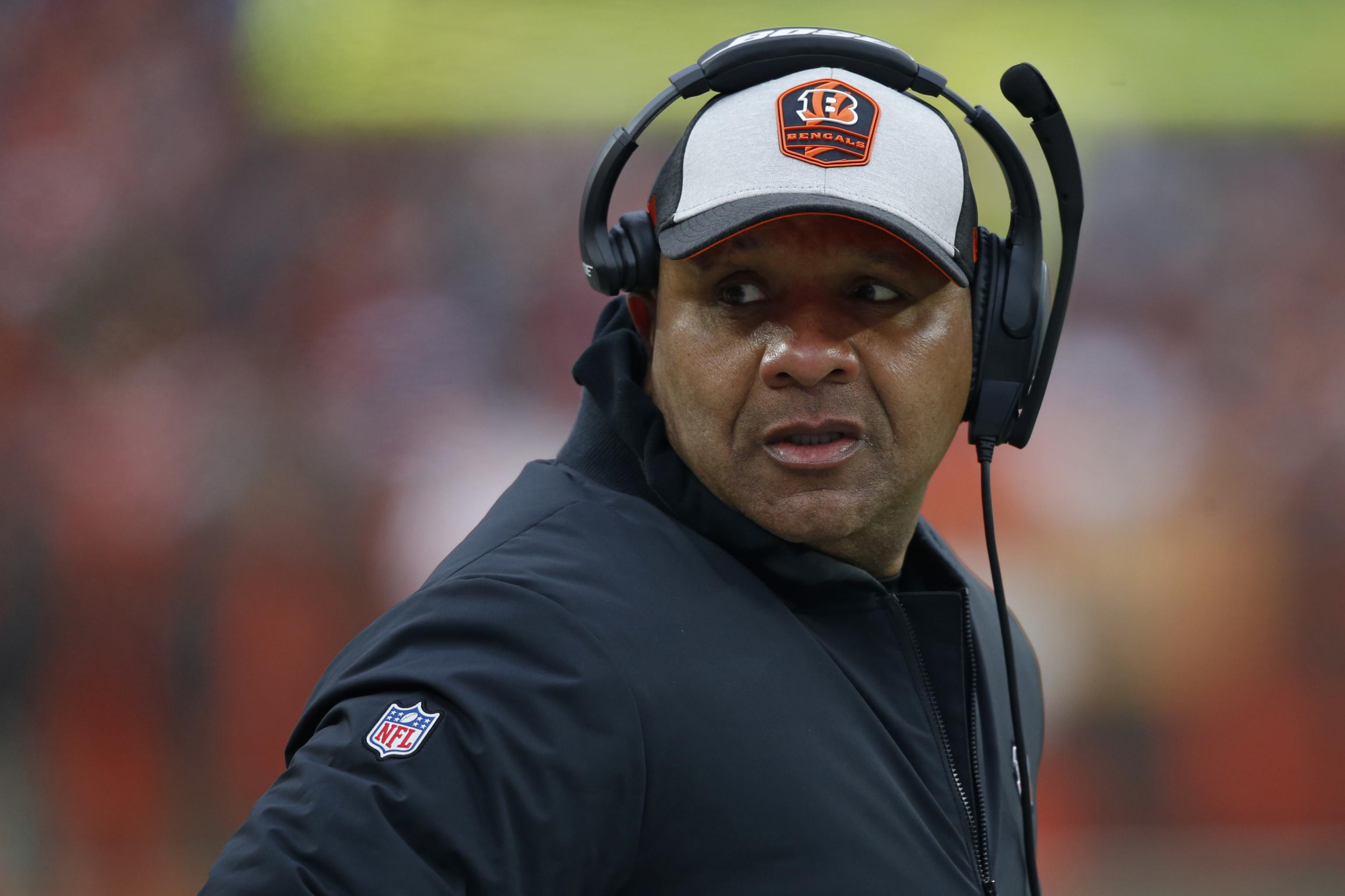 Cleveland Browns: Hue Jackson contradicts himself on Colin Kaepernick