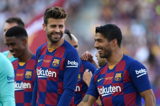 Barcelona's Spanish defender Gerard Pique smiles with Barcelona's Uruguayan forward Luis Suarez (R) before the 54th Joan Gamper Trophy friendly football match between Barcelona and Arsenal at the Camp Nou stadium in Barcelona on August 4, 2019. (Photo by Josep LAGO / AFP)        (Photo credit should read JOSEP LAGO/AFP via Getty Images)