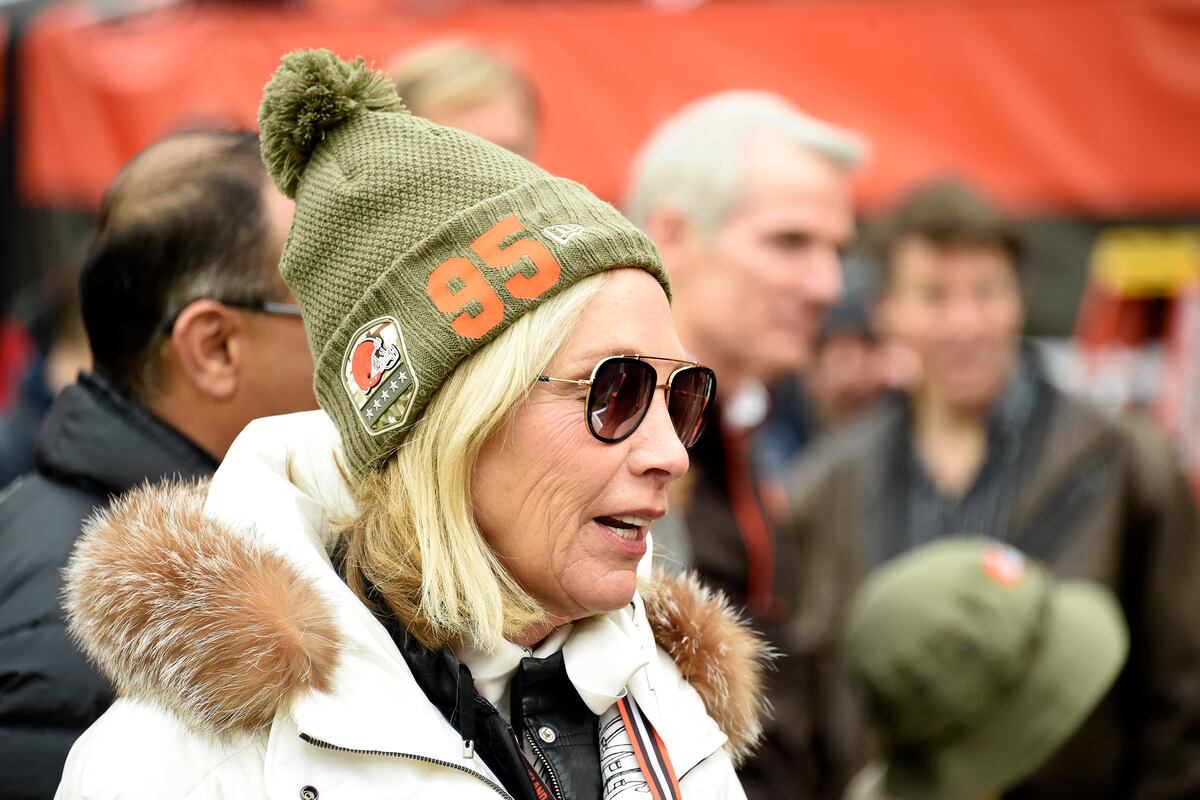 Browns Owner Dee Haslam Wears No. 95 Hat for Myles Garrett Amid