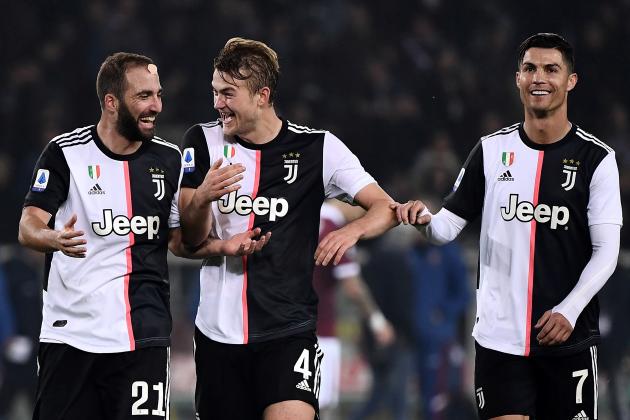 Juventus' defender Matthijs de Ligt from Netherland (C) celebrates with Juventus' Portuguese forward Cristiano Ronaldo (R) and Juventus' forward Gonzalo Higuain from Argentina  (L) at the end of the Italian Serie A football match Torino vs Juventus on November 2, 2019 at the 'Stadio Olimpico Grande Torino' in Turin. (Photo by MARCO BERTORELLO / AFP) (Photo by MARCO BERTORELLO/AFP via Getty Images)
