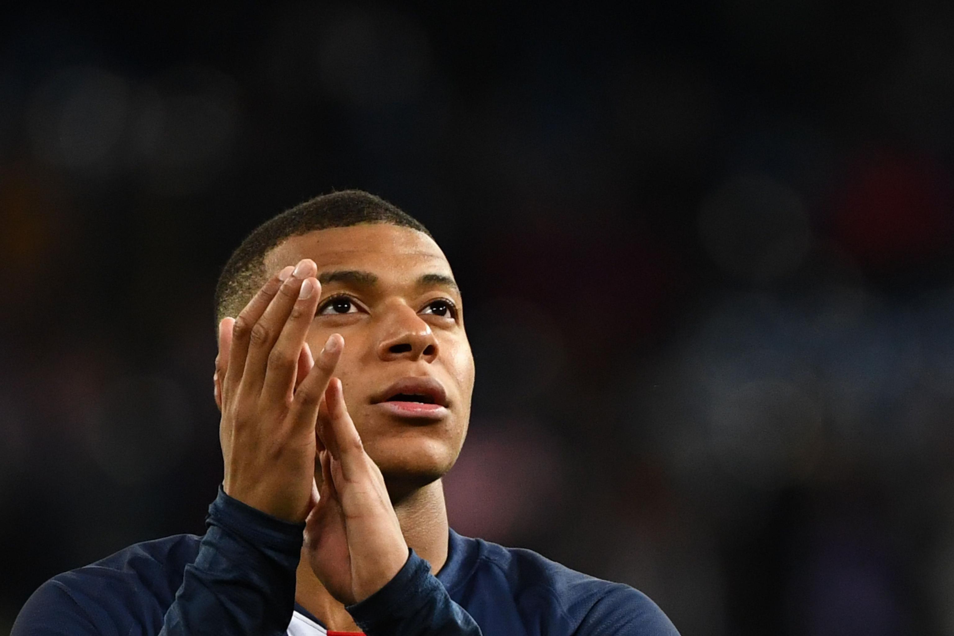 PSG : Leonardo promet de « tout essayer » pour prolonger Mbappé mais nie l'existence  d'une offre à 100 millions