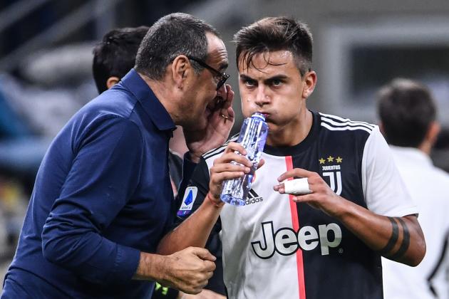 Juventus' Italian coach Maurizio Sarri (L) gives instructions to Juventus' Argentine forward Paulo Dybala during the Italian Serie A football match Inter vs Juventus on October 6, 2019 at the San Siro stadium in Milan. (Photo by Alberto PIZZOLI / AFP) (Photo by ALBERTO PIZZOLI/AFP via Getty Images)