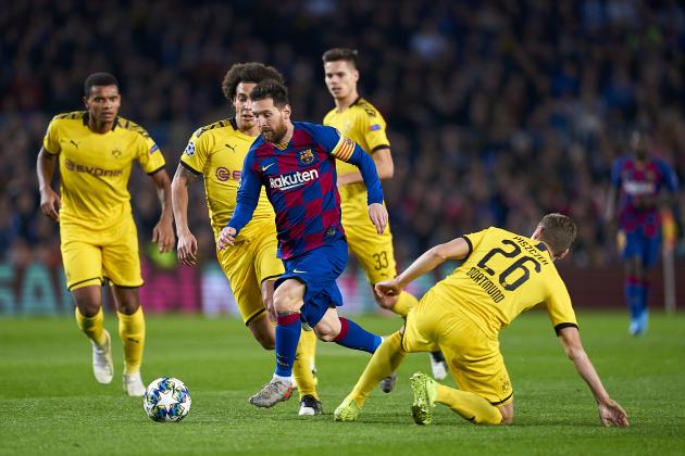 BARCELONA, SPAIN - NOVEMBER 27: Lionel Messi of FC Barcelona competes against four players of Borussia Dortmund during the UEFA Champions League group F match between FC Barcelona and Borussia Dortmund at Camp Nou on November 27, 2019 in Barcelona, Spain. (Photo by Quality Sport Images/Getty Images)