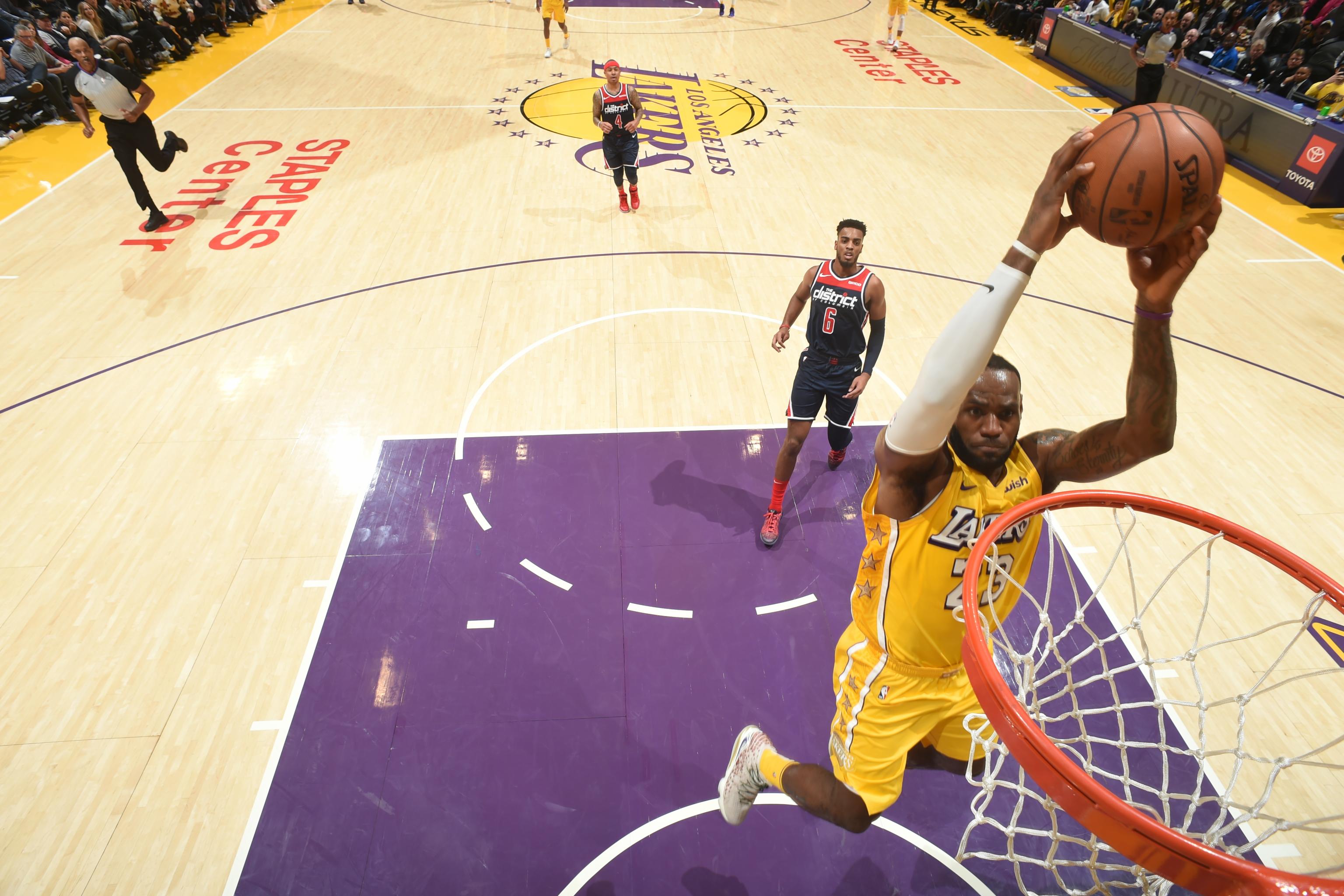 Los Angeles Lakers on X: Purple and Gold en route. #LakeShow