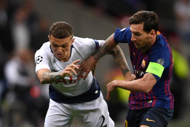LONDON, ENGLAND - OCTOBER 03:  Kieran Trippier of Tottenham Hotspur and Lionel Messi of Barcelona battle for the ball during the Group B match of the UEFA Champions League between Tottenham Hotspur and FC Barcelona at Wembley Stadium on October 3, 2018 in London, United Kingdom.  (Photo by Laurence Griffiths/Getty Images)