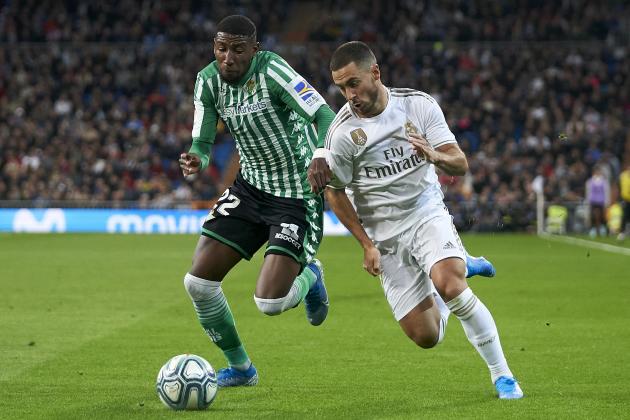 MADRID, SPAIN - NOVEMBER 02: Eden Hazard of Real Madrid battle for the ball with Emerson of Real Betis Balompie during the Liga match between Real Madrid CF and Real Betis Balompie at Estadio Santiago Bernabeu on November 02, 2019 in Madrid, Spain. (Photo by Quality Sport Images/Getty Images)