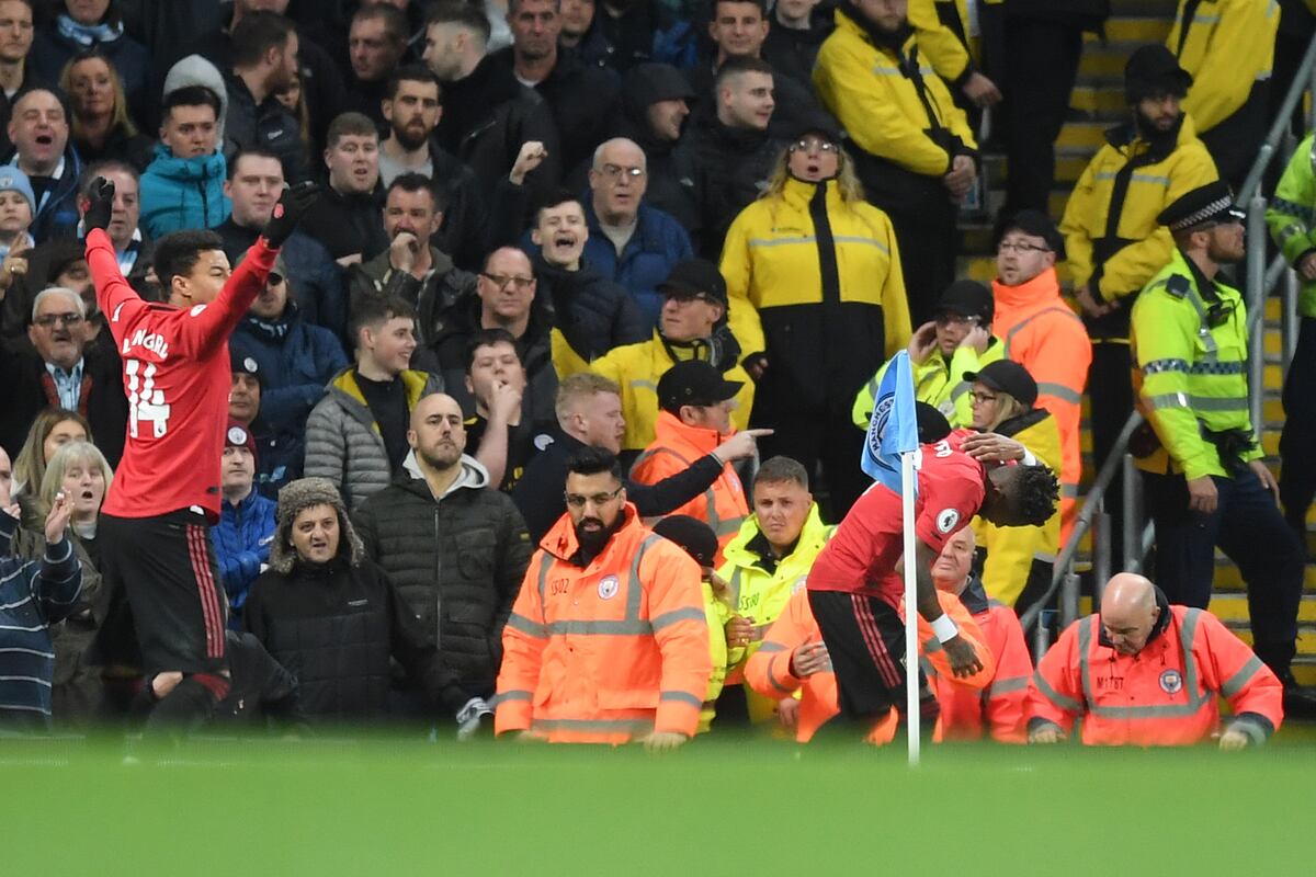Manchester City Investigating Fans' Alleged Racist Abuse ...