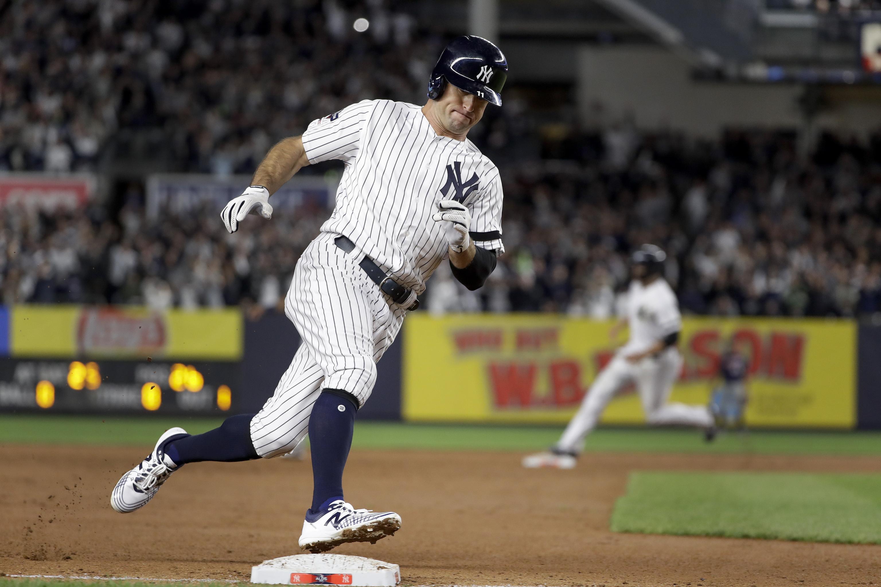 Yankees' Brett Gardner declines option, becomes free agent