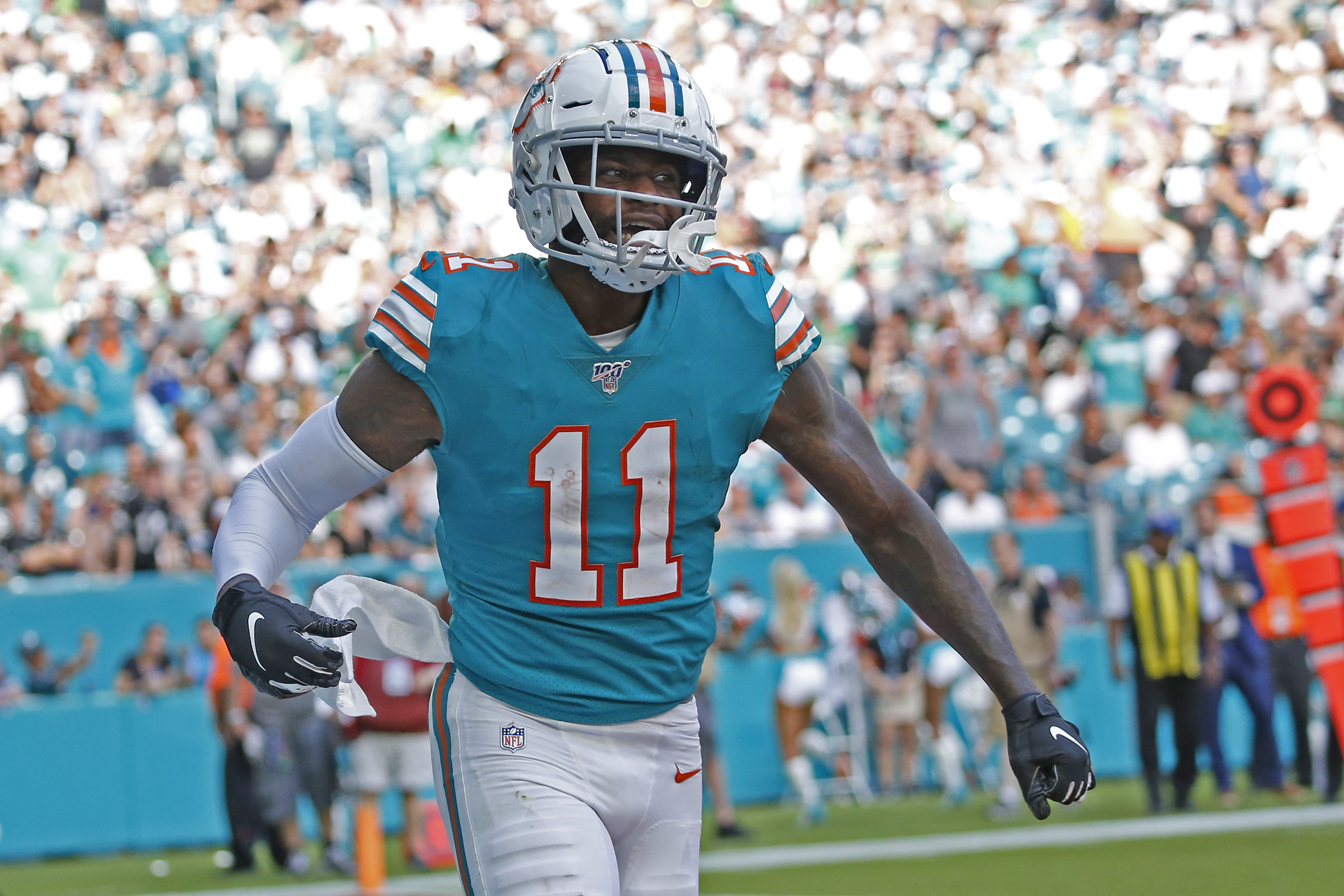 DeVante Parker, Dolphins Agree to 4-Year, $40 Million Contract