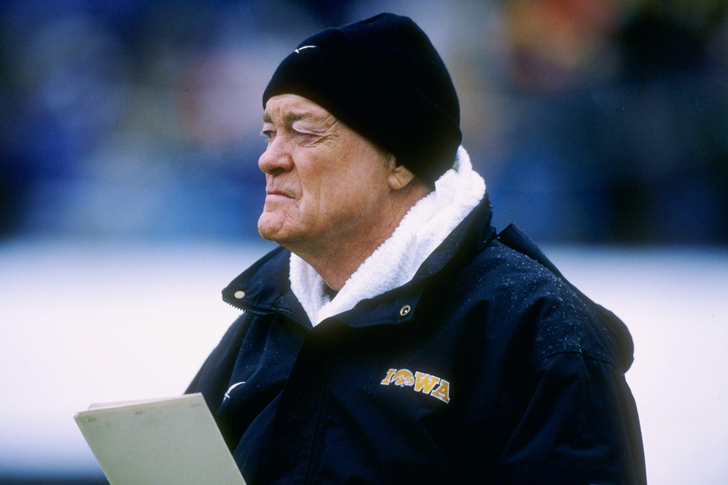 Legendary Iowa Football Coach Hayden Fry Dies at Age 90 | News, Scores,  Highlights, Stats, and Rumors | Bleacher Report