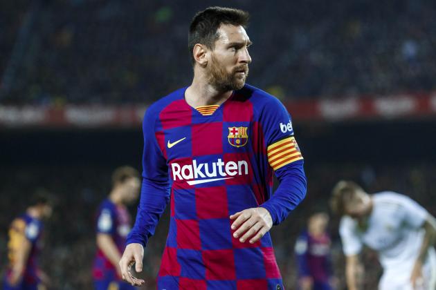 BARCELONA, SPAIN - DECEMBER 18: (BILD ZEITUNG OUT) Lionel Messi of FC Barcelona looks on during the Liga match between FC Barcelona and Real Madrid CF at Camp Nou on December 18, 2019 in Barcelona, Spain. (Photo by TF-Images/Getty Images)