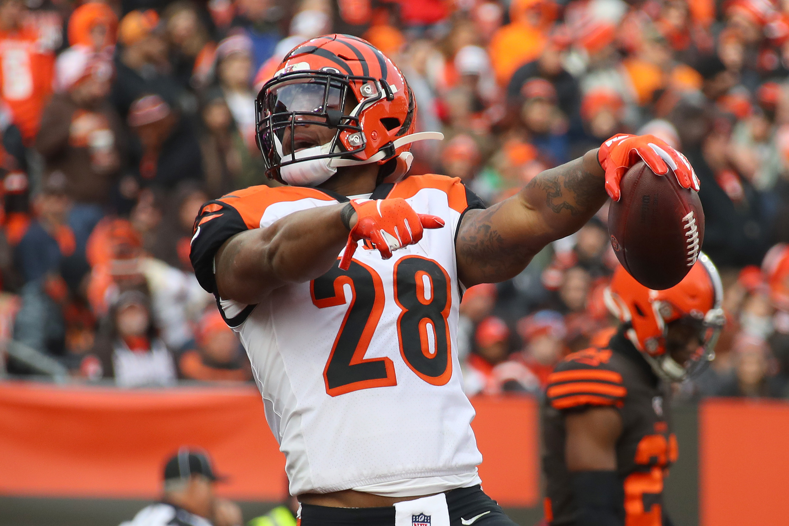 Joe Mixon ecstatic to receive jersey from Tom Brady after Pats-Bengals