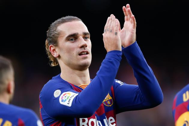 BARCELONA, SPAIN - DECEMBER 21: Antoine Griezmann of FC Barcelona waves the supporters after the 1-0 during the Liga match between FC Barcelona and Deportivo Alaves at Camp Nou on December 21, 2019 in Barcelona, Spain. (Photo by Eric Alonso/MB Media/Getty Images)