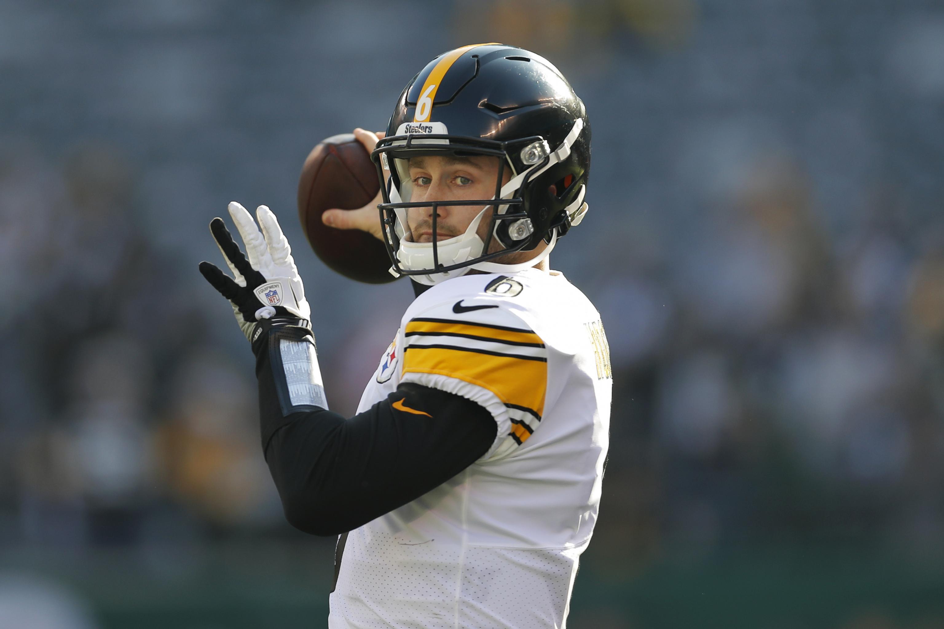 Devlin Hodges replaces Mason Rudolph for Steelers early in second half