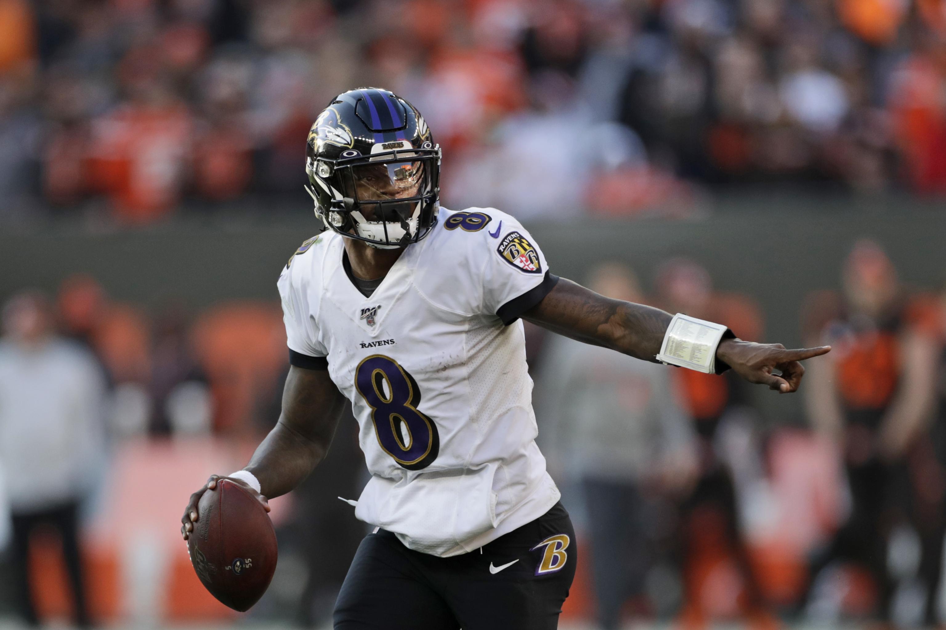 Lamar Jackson helps Ravens dominate Browns