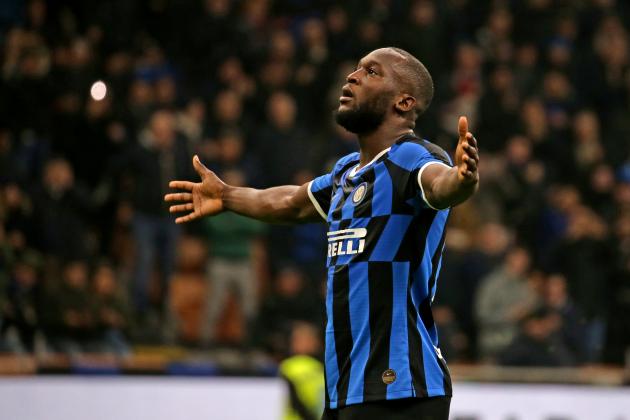 MILAN, ITALY - DECEMBER 21: Romelu Lukaku of FC Internazionale celebrates after his 1th goal 1-0 ,during the Serie A match between FC Internazionale and Genoa CFC at Stadio Giuseppe Meazza on December 21, 2019 in Milan, Italy. (Photo by MB Media/Getty Images)