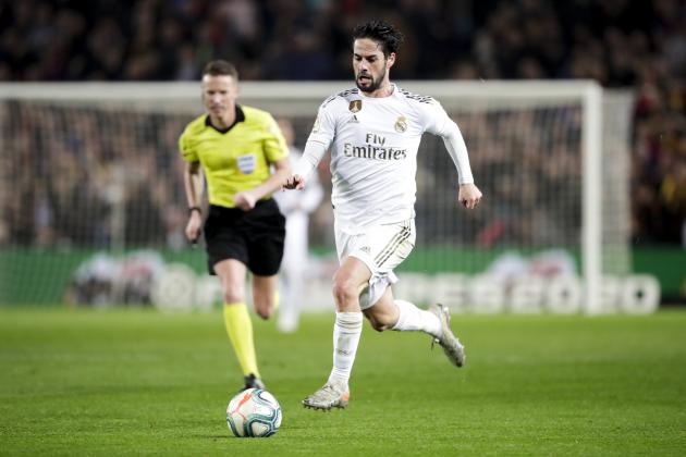BARCELONA, SPAIN - DECEMBER 18: Isco of Real Madrid during the La Liga Santander  match between FC Barcelona v Real Madrid at the Camp Nou on December 18, 2019 in Barcelona Spain (Photo by David S. Bustamante/Soccrates/Getty Images)