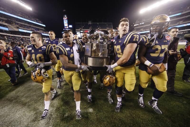 Look Patriots Lend Team Plane To Navy For Liberty Bowl Vs Kansas