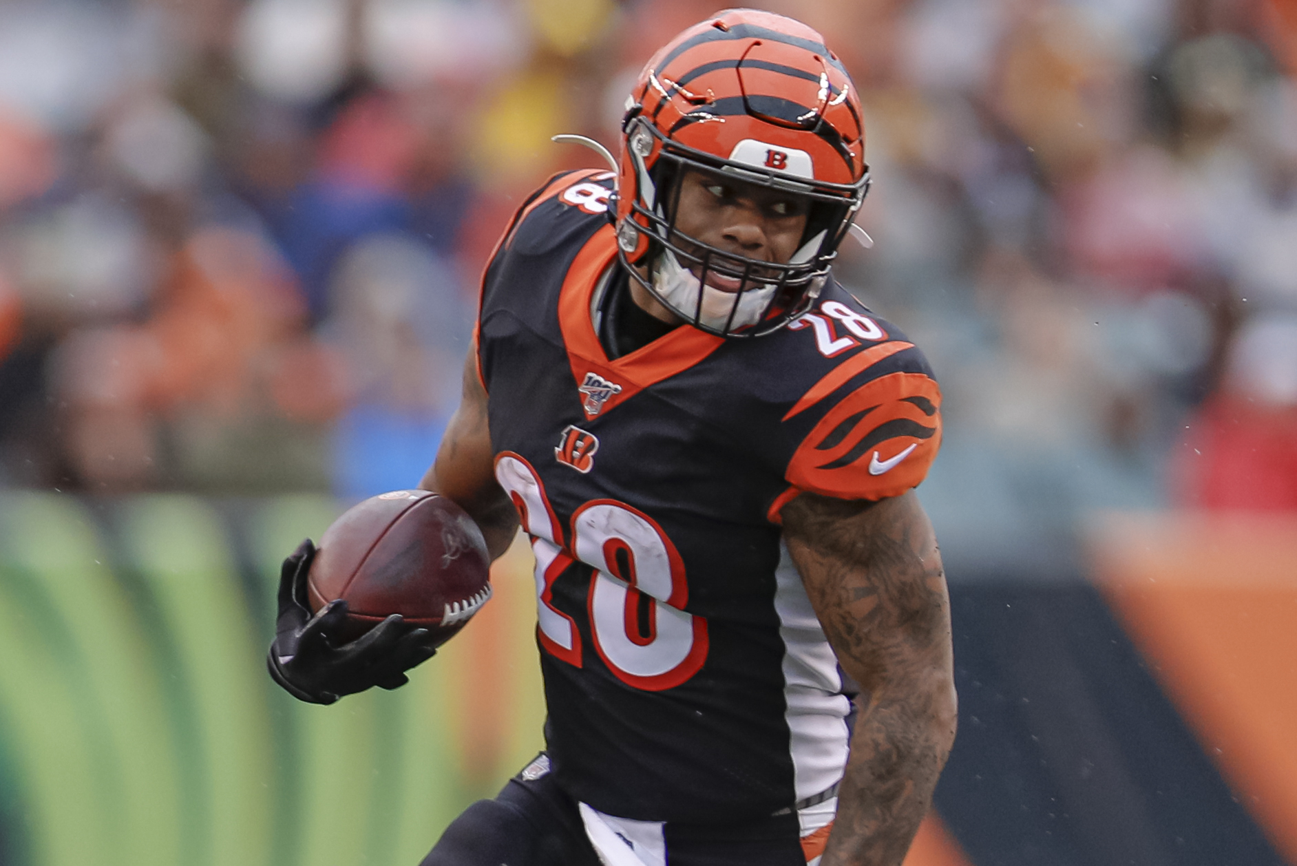 Cincinnati, Ohio, USA. 07th Oct, 2018. Cincinnati Bengals running back Joe  Mixon (28) rushes the ball and is tackled just short of the goal line in a  game between the Miami Dolphins