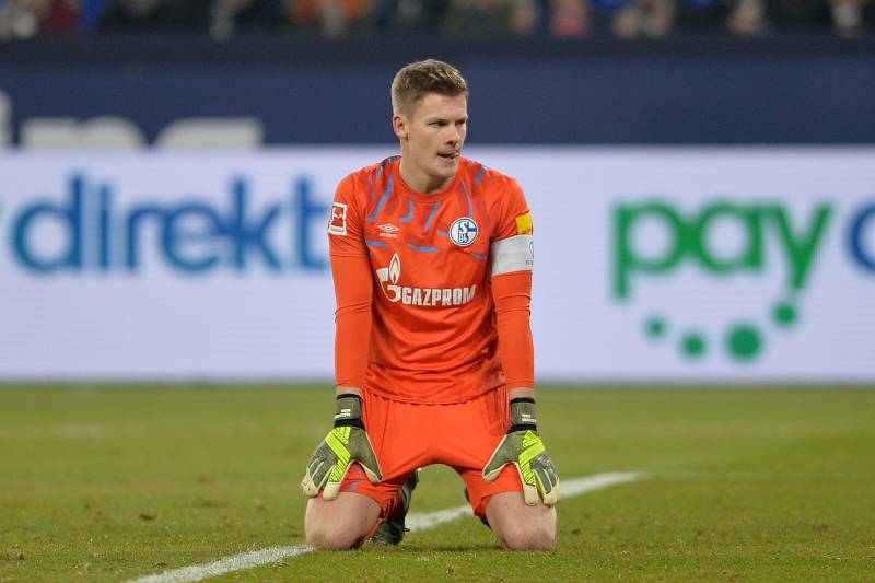 GELSENKIRCHEN, GERMANY - DECEMBER 15: (BILD ZEITUNG OUT) goalkeeper Alexander Nuebel of FC Schalke 04 looks on during the Bundesliga match between FC Schalke 04 and Eintracht Frankfurt at Veltins-Arena on December 15, 2019 in Gelsenkirchen, Germany. (Photo by TF-Images/Getty Images)