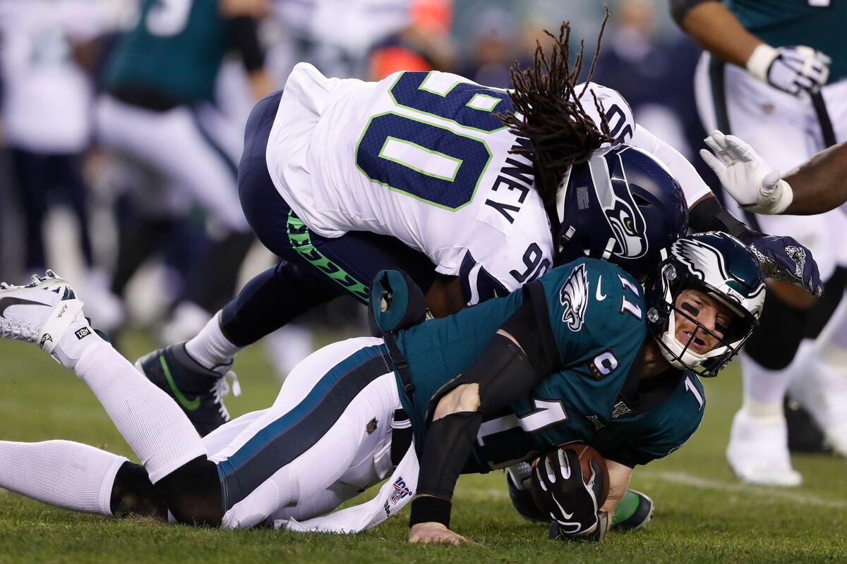 Eagles' Carson Wentz Questionable with Head Injury; Josh ...