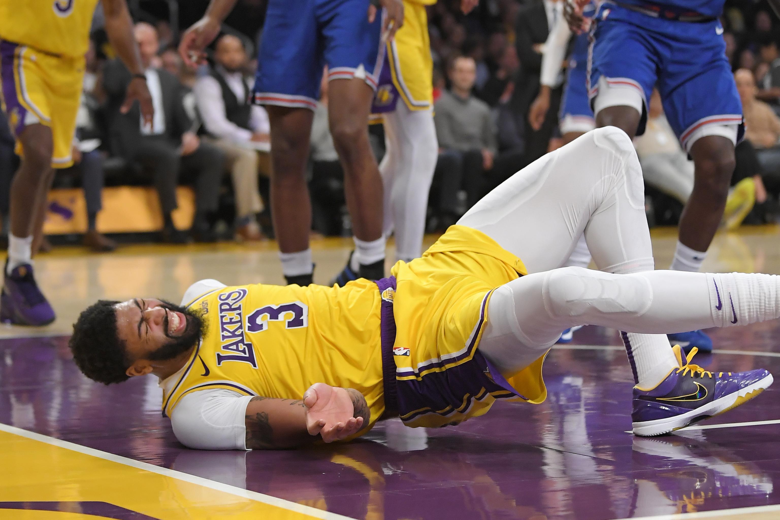 Lakers Anthony Davis Out For Road Trip With Sacrum Injury Suffered Vs Knicks Bleacher Report Latest News Videos And Highlights