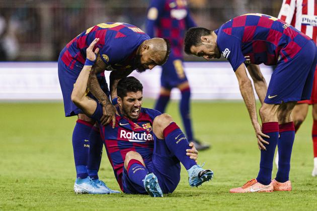 JEDDAH, SAUDI ARABIA - JANUARY 09: Luis Suarez of FC Barcelona (C) reacts during the Supercopa de Espana Semi-Final match between FC Barcelona and Club Atletico de Madrid at King Abdullah Sports City on January 9, 2020 in Jeddah, Saudi Arabia. (Photo by Ricardo Nogueira/Eurasia Sport Images/Getty Images)