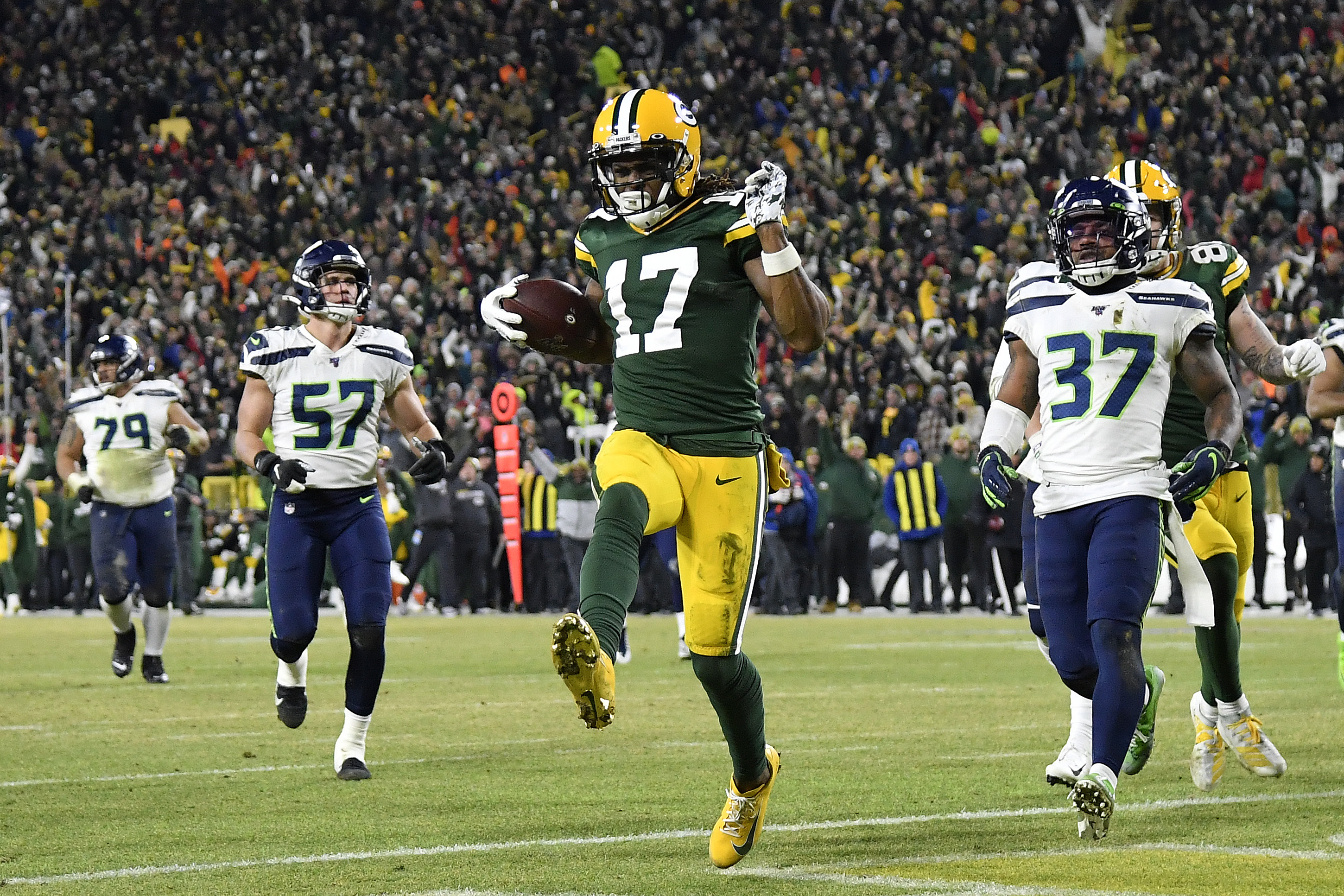 Packers WR Davante Adams Claps Back at 'Dramatic' Critics