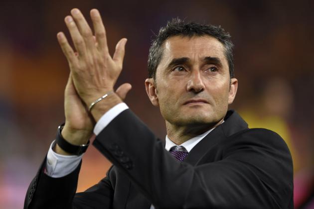 Athletic Bilbao's coach Ernesto Valverde applauds at the end of the Spanish Copa del Rey (King's Cup) final football match Athletic Club Bilbao vs FC Barcelona at the Camp Nou stadium in Barcelona on May 30, 2015. Barcelona won 3-1.  AFP PHOTO/ LLUIS GENE        (Photo credit should read LLUIS GENE/AFP via Getty Images)