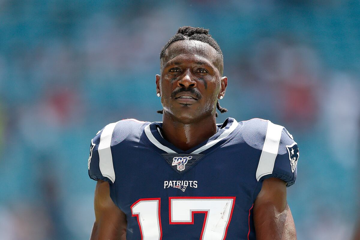 Report: Antonio Brown, Logan Paul in 'Serious Negotiations' for April Fight Date | Bleacher Report | Latest News, Videos and Highlights