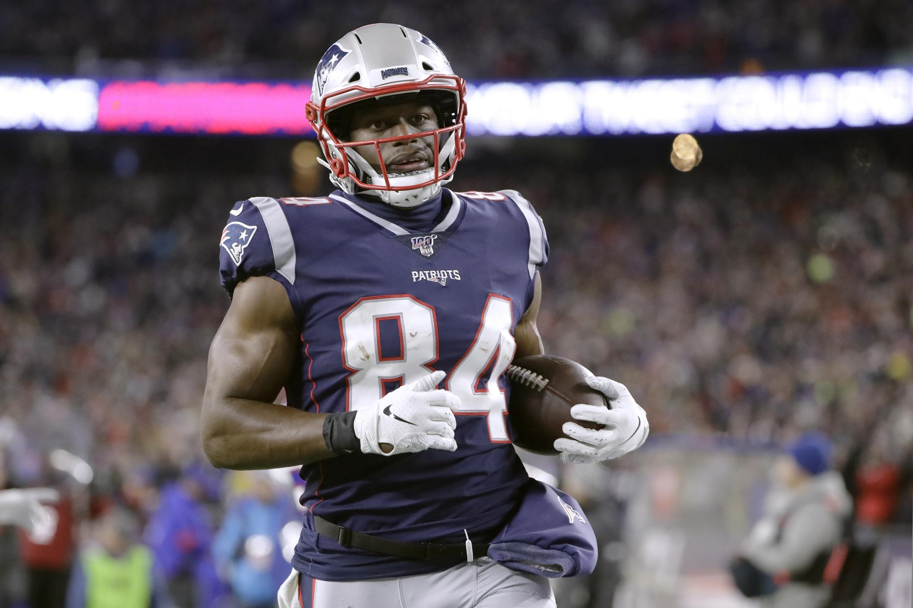 New England Patriots' Benjamin Watson (84) is tackled by