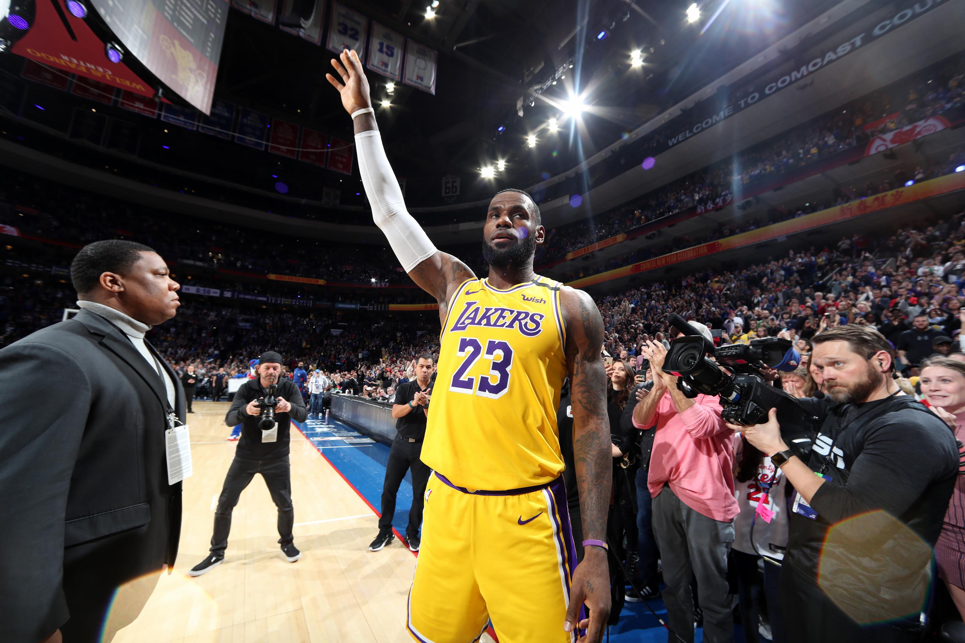 LeBron James passes Kobe Bryant on NBA scoring list in Lakers