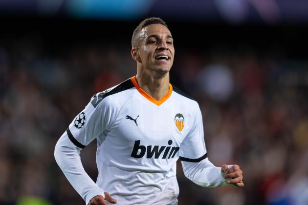 VALENCIA, SPAIN - NOVEMBER 05: Rodrigo Moreno of FC Valencia celebrates his team's second goal during the UEFA Champions League group H match between Valencia CF and Lille OSC at Estadio Mestalla on November 5, 2019 in Valencia, Spain. (Photo by TF-Images/Getty Images)