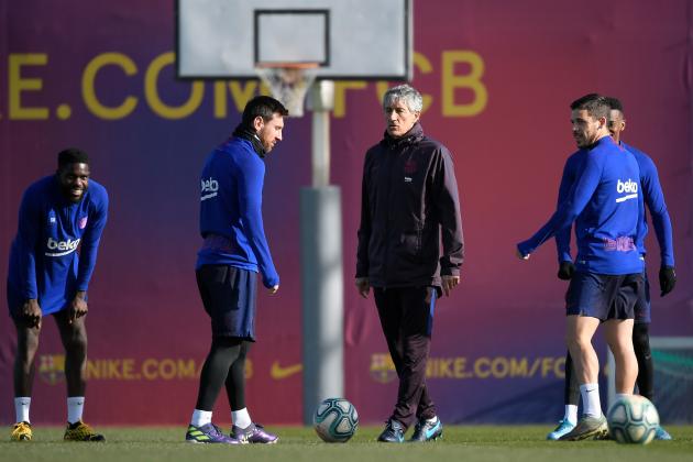 Barcelona's new coach, Spaniard Quique Setien (3L), talks with Barcelona's Argentine forward Lionel Messi (2L) during a training session at the Joan Gamper Sports City training ground in Sant Joan Despi on January 18, 2020. (Photo by LLUIS GENE / AFP) (Photo by LLUIS GENE/AFP via Getty Images)