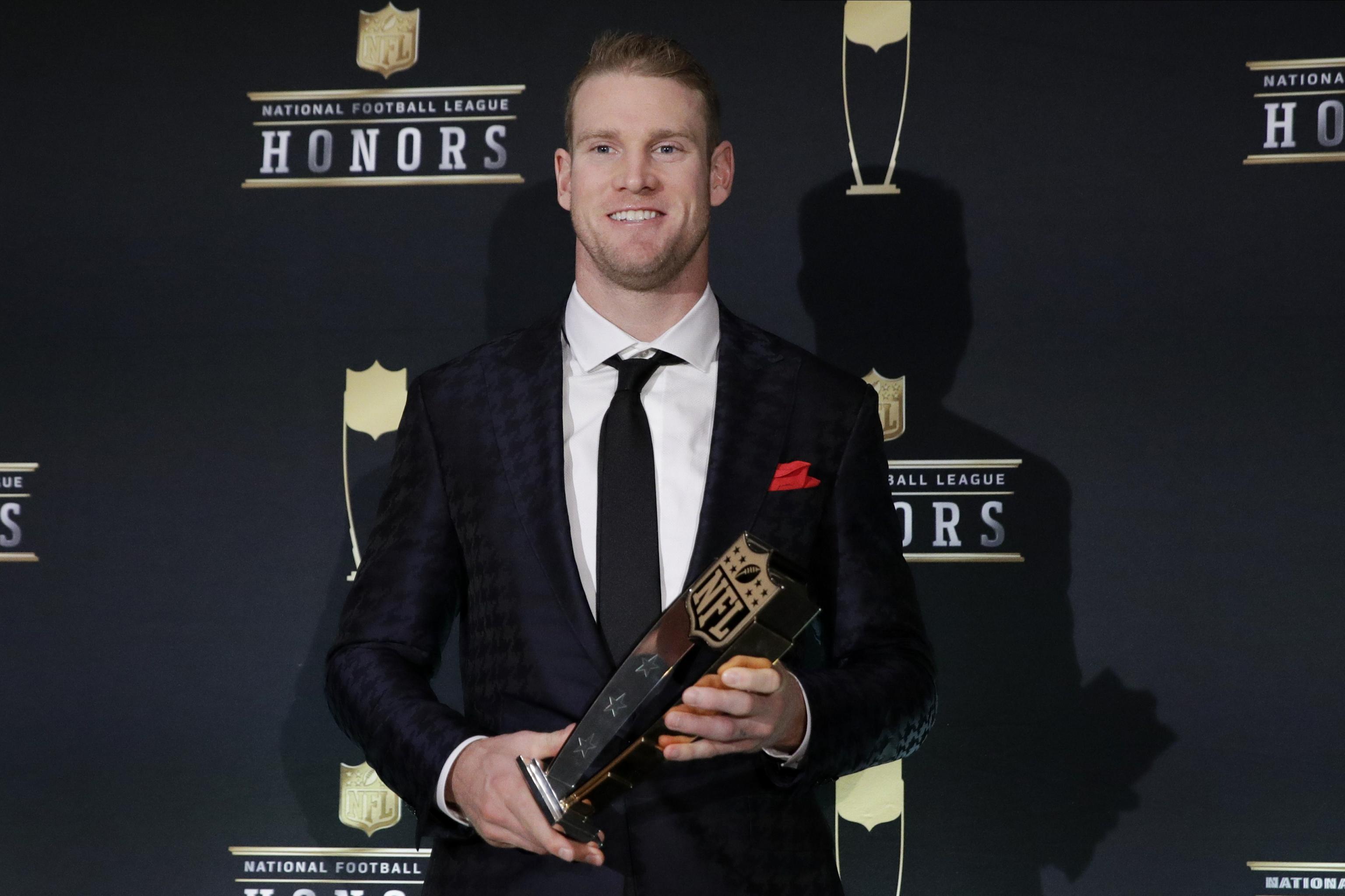 Helmet Stalker on X: Titans QB Ryan Tannehill has been named the 2019 NFL  Comeback Player of the Year. Tannehill used a Riddell SpeedFlex Precision  Diamond with an SF-2BD-SW facemask and a