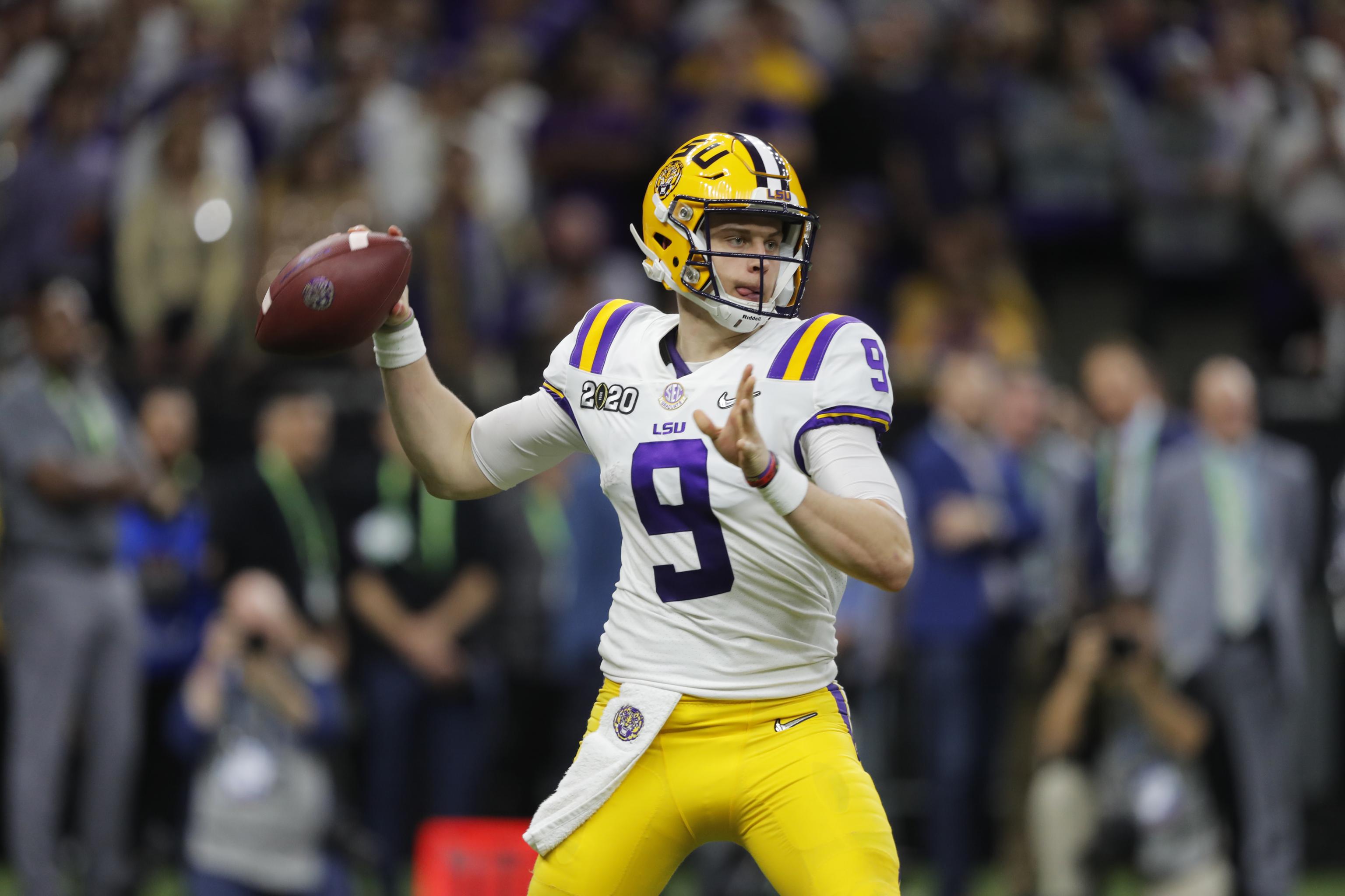 Burrow wears 2020 LSU title jersey in NOLA arrival